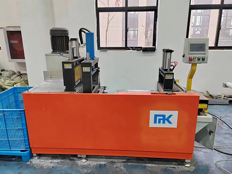 CNC skjæringsmaskin